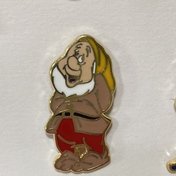 SNOW WHITE DISNEY PIN COMBO - Picture 13 of 16